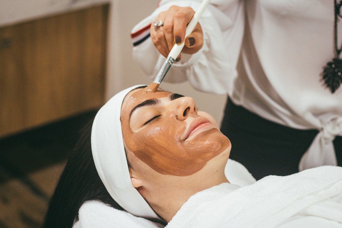Mobile Facial Treatments in Tampa Bay: What a Results-Driven Esthetician Actually Does